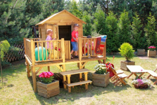 Drevený domček pre deti s terasou Matej